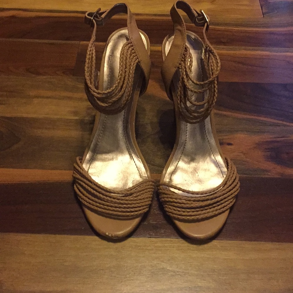 BCBGENERATION tan heels- 8